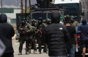 O FBI emitiu 100.000 recompensas do que se diz ser manifestantes armados no Camarillo Pot Potm Raid