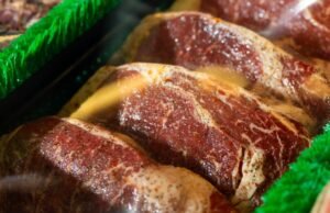 Esta estratégia de carne difícil é no mercado nacional armênio? Bifes sexy