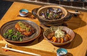 O restaurante no melhor restaurante está aberto na segunda à noite