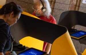 O dinheiro é executado como uma campanha associada a um faturamento bilipal para receber o distrito da Califórnia na Califórnia