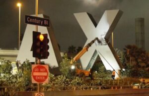 Os sinais do aeroporto do aeroporto de Lax são removidos do papel. É por isso