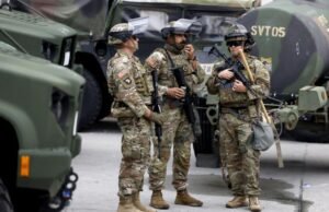 O juiz avisa a ‘Polícia Nacional’, mantendo os truques do trope