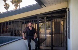 O diretor da moderna frase moderna de Edward Fickett em LA