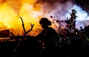 Burns de incêndio em ouro Rush Rush Rush em centenas de centenas de raios