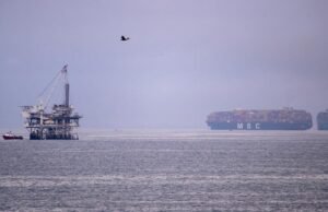 Os legisladores da Califórnia estão em construção para expandir a produção de petróleo no centro do meio, restringindo o exterior