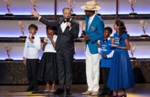 Revisão da TV do Emmy Awards: Nate Bargatze prova que a escolha inteligente como host