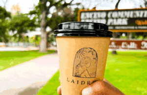 Los Angeles grande e circundante perto de uma cafeteria