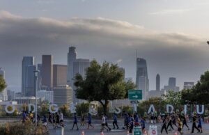Há um pouco de nuvem com chances de sorte em casa. Dodgers pós -temporada começa mais frio do que o normal