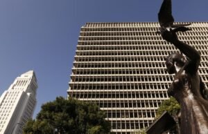 Juiz que ameaçou atirar em pessoas em seu próprio quarto