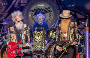 ZZ Up para levar a barba novamente enquanto o baterista retorna após a saúde da saúde