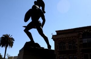 A USC se encontra em uma batalha de financiamento entre Trump e Newsom