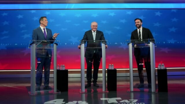 1761367754_New-York-City-Mayoral-Candidates-Prepare-for-Final-Debate-Amid.com2F6e2F3e2F10f00d1ae87ecfd95a5c10cd.jpeg