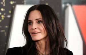 Courteney Cox Cox online tocando nirvana e alimentando a dança normal com Bruce Springsteen