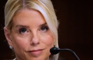 O advogado geral de Pamon parece ouvir o Congresso Congresso