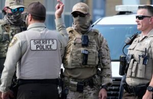 A polícia e a patrulha de Chicago trabalham com a política de conexão na política de imigração Trump