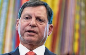 Frank Biser foi designado para o CEO da IRS como um comitê de gestão social continua