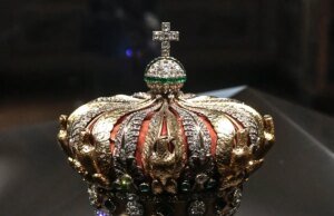 As autoridades francesas estão se recuperando das consequências do assalto ao Louvre