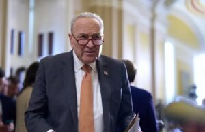 O desligamento do governo no terceiro dia, o fim de semana é vasto