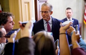 O desligamento do governo ocorre no terceiro dia com votação de voto planejada em meio a um impasse