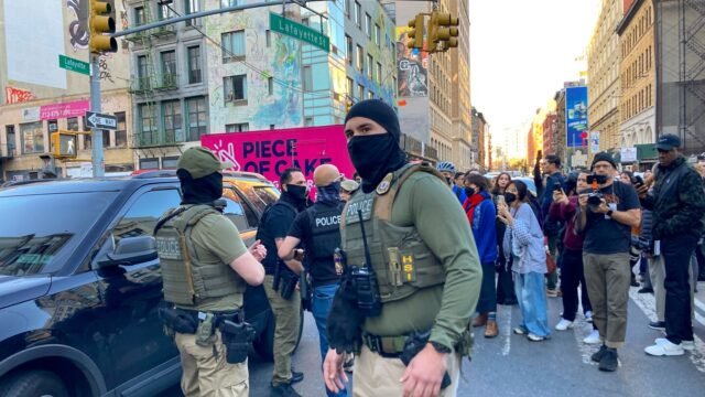 Immigration-Sweep-on-Manhattans-Canal-Street-Sparks-Protests-and-Arrests.com2F2b2F7a2F8571b0ab12e1ce.jpeg