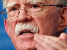 John Bolton foi acusado de manter registros confidenciais e compartilhar informações confidenciais