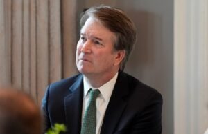 Juiz para desbloquear Nicholas Roske ao experimentar a camisa Brett Kavanaugh