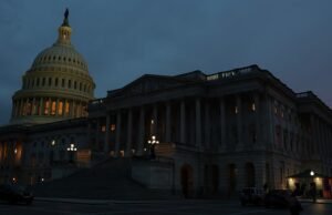 Os legisladores estão enfrentando meia -noite à meia -noite para investir o governo