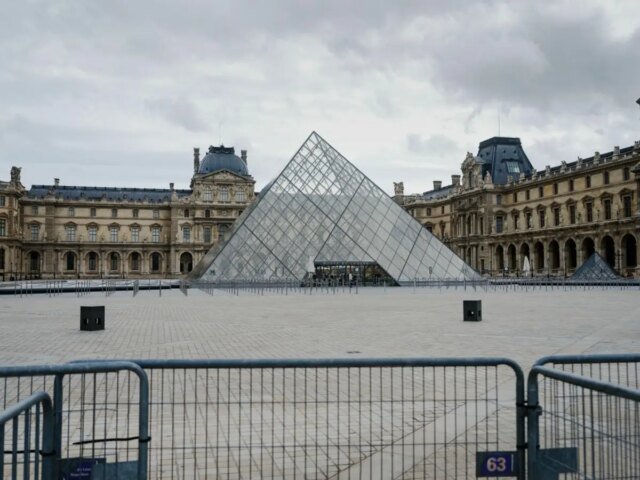 Louvre-Denies-Contacting-Israeli-Intel-Firm-for-Jewel-Theft-Investigation.jpg