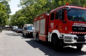 Os homens no distribuidor de Road CDMX estão até 15 pés (15 metros) e salvos por bombeiros