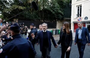 Nicolas Sarkozy foi preso por receber dinheiro de Gaddafi para financiar sua campanha