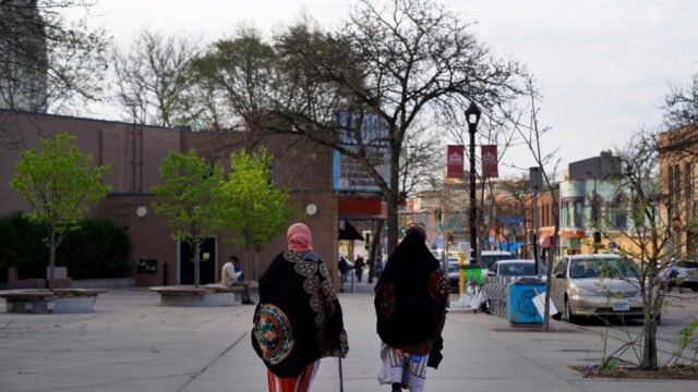 Minneapolis-Lake-Street-Corridor-Thrives-Thanks-to-Somali-Refugees-Amid.com2Fc02Fbb2F2836ab0f9836c15.jpeg