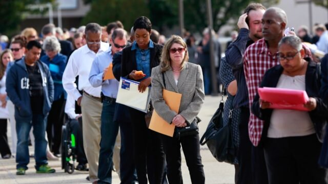 Number-of-Americans-Filing-for-Unemployment-Benefits-Drops-to-218000.jpg