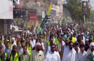 Demonstração na Caxemira em confrontos e danos