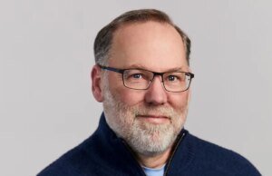 Os cientistas ganham o Prêmio Nobel durante o acampamento, falsamente devido à consciência pardo