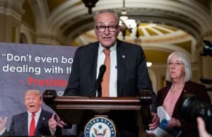 Senado democrata Senatat Senado prejudicando a extensão do financiamento do Partido Republicano, fechamento do governo