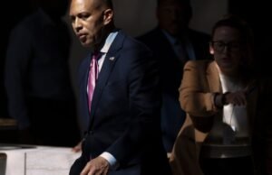 O Senado Democrata enfrenta problemas com o dilema porque o desligamento do governo começa