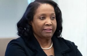 A Suprema Corte permite que Cook Cook permaneça no Federal Reserve Office em meio à remoção de Trump