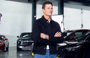 Tom Brady anuncia as equipes da NFL 10 por 4 semanas enquanto publica novas campanhas de Hertz