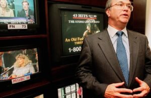 Memórias “dedicadas” o livro de memórias Tom Johnson atacou a luta contra o desânimo e os destaques do trabalho