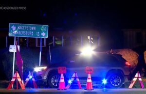 Dois policiais da Pensilvânia durante a tentativa de morte de carros