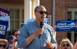 Jay Jones cancelou o arrecadador de fundos na porta da mensagem violenta