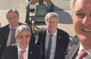 Luis Caputo voltou dos Estados Unidos apoiando a estratégia do grupo eleitoral