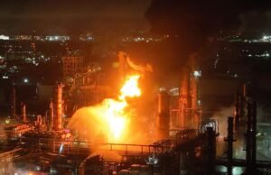 El Segundo foi causado por petróleo. Muita fogo do rodapé deixou a população.