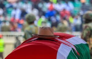 O ex-primeiro-ministro do Quénia, Raila Odinga, foi sepultado enquanto o país enfrenta incerteza política