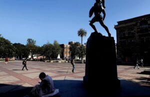 USC rejeita acordo sobre transferência de universidade para a direita