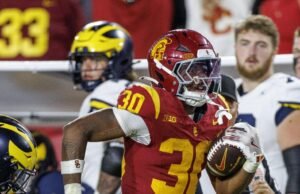 King e Kaylon Miller foram pressionados a sair do Walk USC Walk-Ons em um grande papel