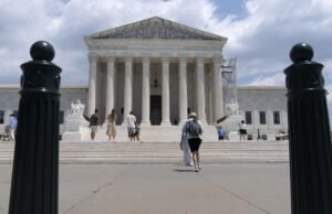 A Suprema Corte vê questões legais gratuitas com a lei que proíbem ‘tratamento’ tratamento ‘para menores