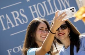 ‘Gilmore Girl’ em 25: os fãs de LA experimentam as estrelas