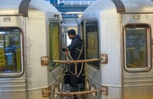 As crianças de Nova York devem morrer durante o ‘surfista’ no topo do trem. Eles podem parar?