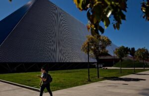 O estudante Cal State Long Beach foi morto a facadas. Prisão parceira do assassinato
